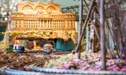 This Week in Parks – Christmas Eve at the Washington Square Arch, the Holiday Train Show, and more