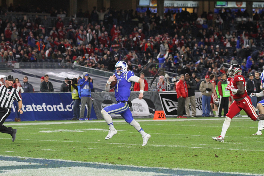 Duke QB Thomas Sirk (1) scampers to a TD. Credit: Gary Quintal 