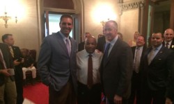 Assembly Speaker Carl Heastie welcomed @NFL quarterback greats @JimKelly1212 & Vinny Testaverde to the People's House Tuesday.