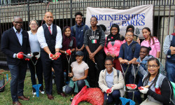 Bronx Borough President Ruben Diaz Jr. joins student volunteers from the newly-launched Bronx Youth Corps to beautify Railroad Park in Melrose on Thursday, October 13, 2016. Photo credit: Office of the Bronx Borough President.