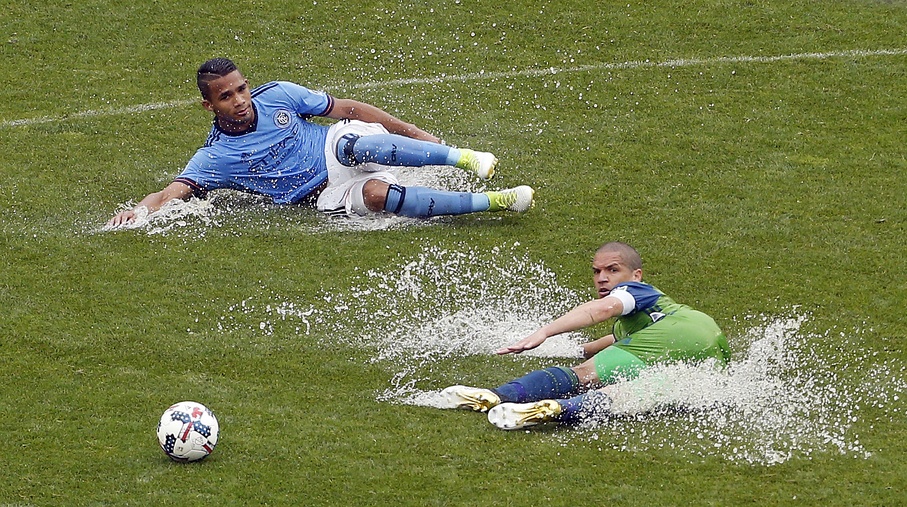 Jun 17, 2017; Seattle Sounders midfielder Osvaldo Alonso (6) and New York City FC midfielder Yangel Herrera (30) slide across the field going after the ball during the second half at Yankee Stadium. Credit: Adam Hunger-USA TODAY Sports