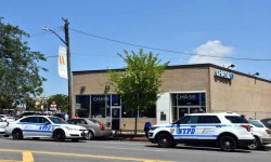 Photos by EDWIN SOTO
on Tuesday around 11:45 AM at Chase Bank 2725 East Tremont Ave.(Westchester Sq.) was Robbed of unknown amount of money taken, PD is looking for a male hispanic 6'2" wearing a red hat, black sunglasses and black shorts, no weapon was shown.