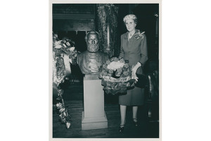 The unveiling of Jackson's bust in 1957 (courtesy Bronx Community College)