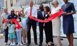 Mayor de Blasio cuts the Ribbon at 306 Affordable Unit Bronx Commons